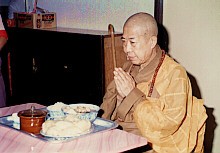 Do not eat before the members of the Sangha have begun eating.