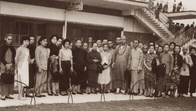 Hong Kong disciples respectfully send off the Venerable Master from Hong Kong on his way to America in March 1962