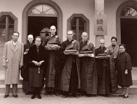 The first five disciples to leave the home-life under the Venerable Master were ordained in Taiwan. Also seen in this photo are Taiwanese laypeople who have brought forth the Bodhi mind and made offerings to the Sangha